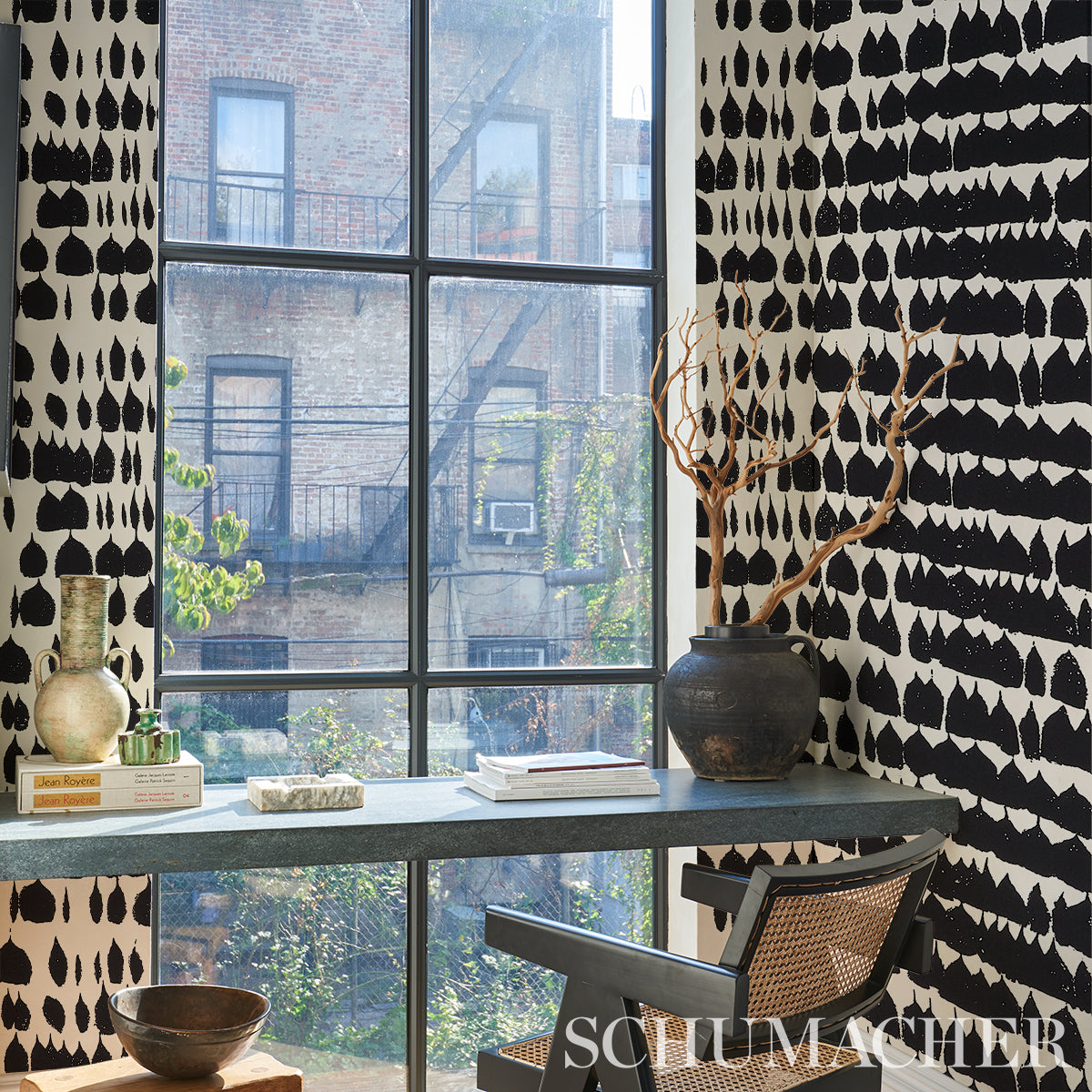 Schumacher Queen Of Spain Black Wallpaper 5005881