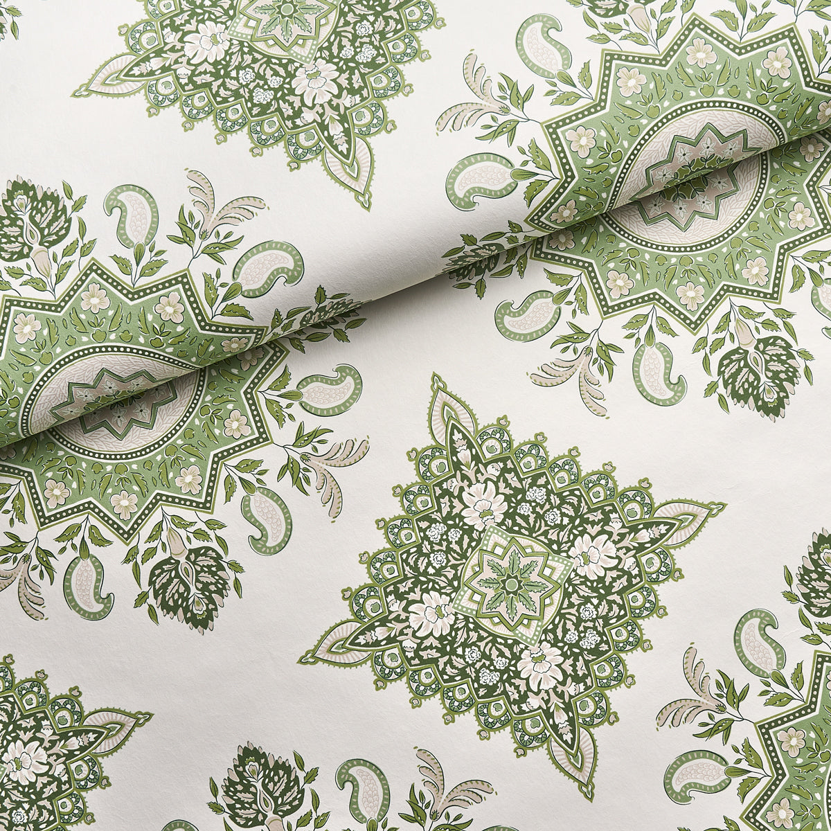 Schumacher Montecito Medallion Leaf Green Wallpaper 5014361