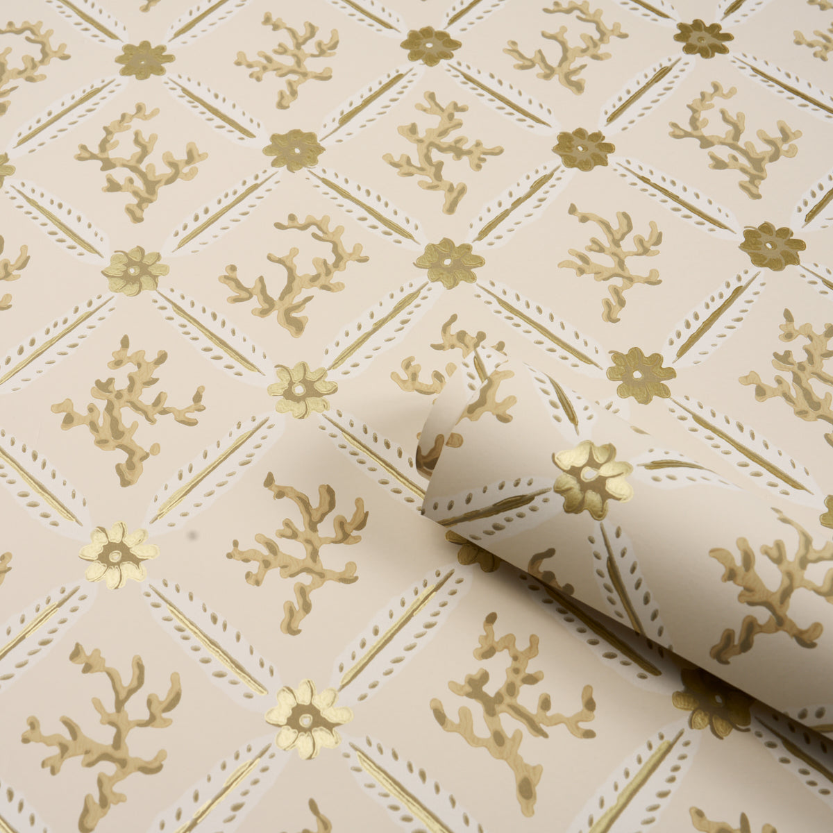 Schumacher Corail Leaf Trellis Champagne Wallpaper 5016640