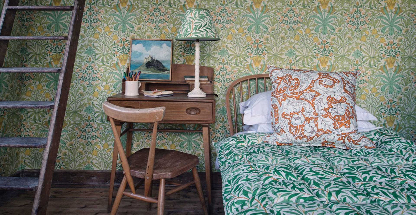 Morris & Co, Fabric and Wallpaper Bedroom with green woodland weeds, Bed with Willow Bough blanket