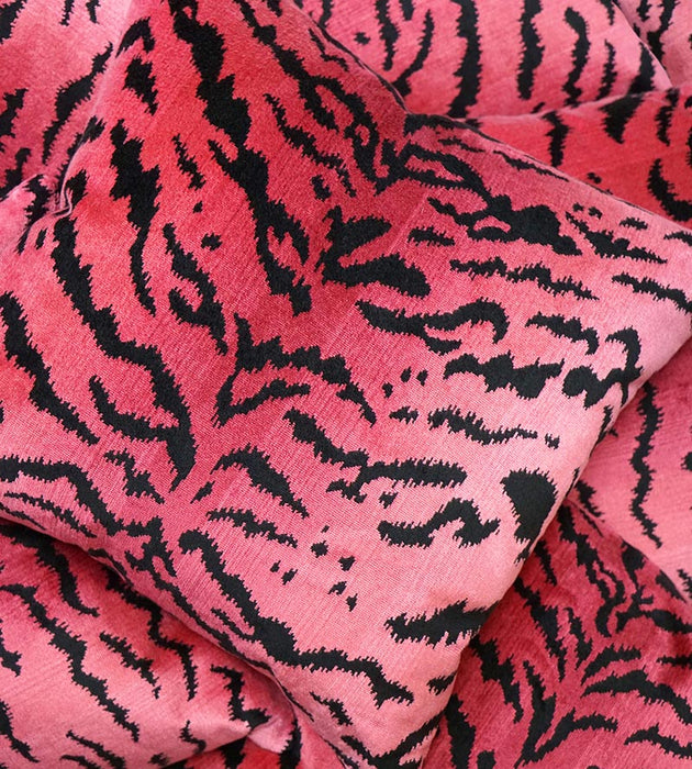 Scalamandre Tigre Reds & Black Fabric SC 000326167MMA