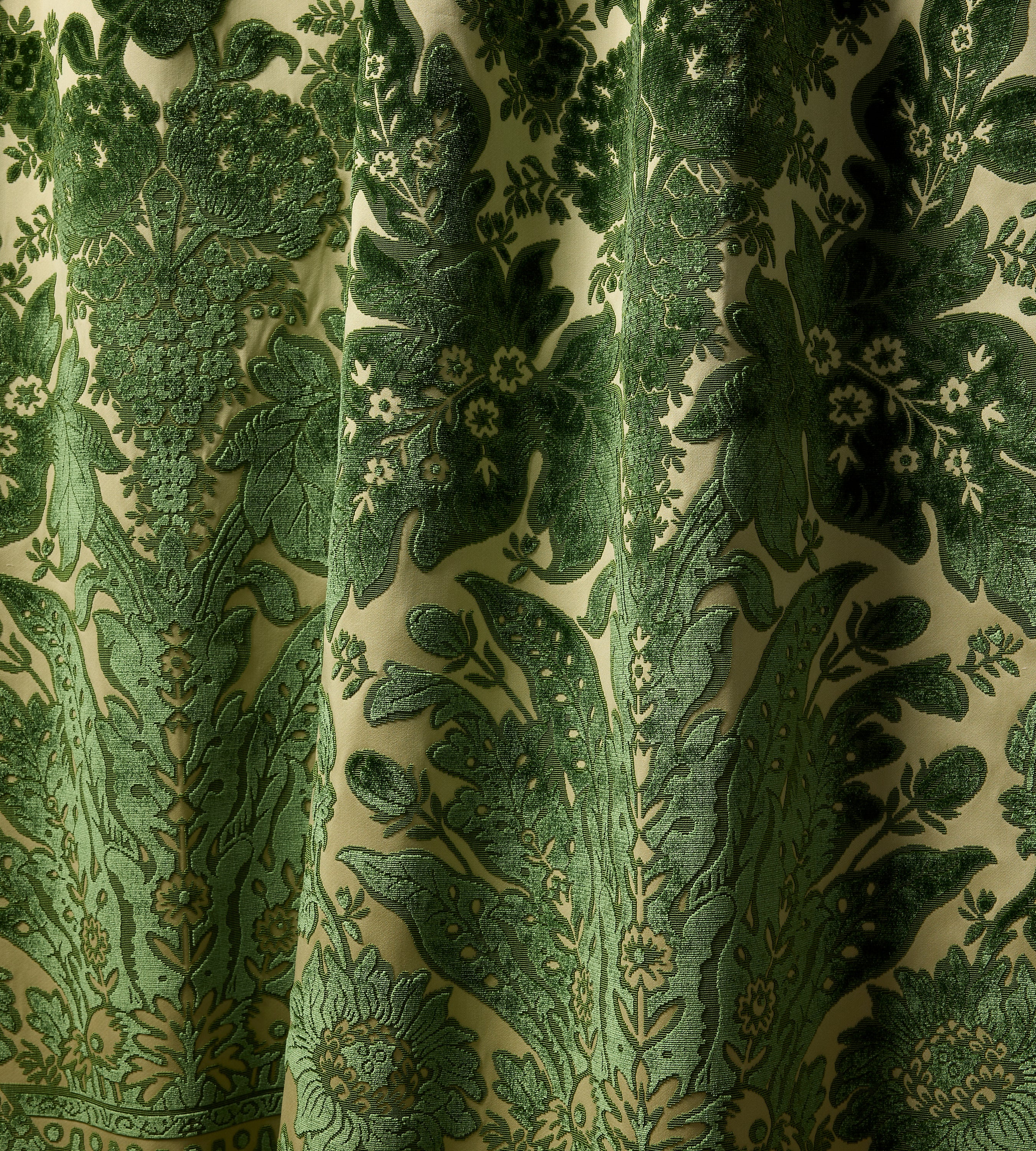 Scalamandre Regis Velvet Damask Frond Fabric Sample SC 000327321