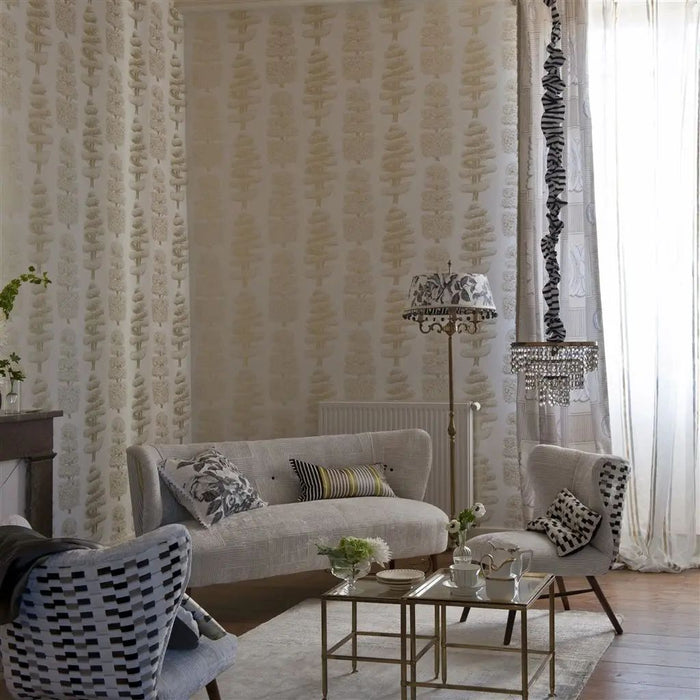 Designers Guild Linnaeus Noir Wallpaper P557/06