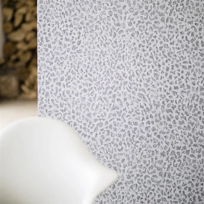 Designers Guild Ciottoli Platinum Wallpaper PDG680/01