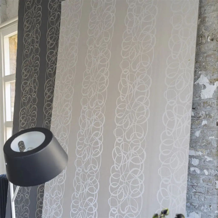 Designers Guild Montauroux Platinum Wallpaper PDG692/02