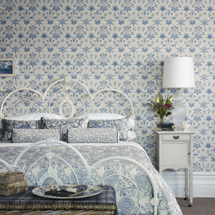 Morris & Co Daisy Blue/Ivory 212561 Wallpaper DARW212561