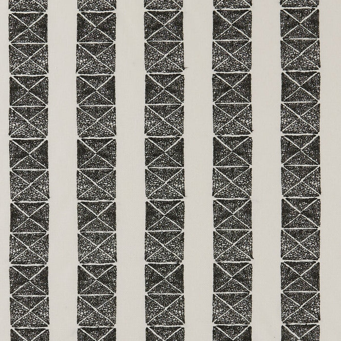 Clarke & Clarke Bw1013 Black/White Fabric F0885/01.CAC.0