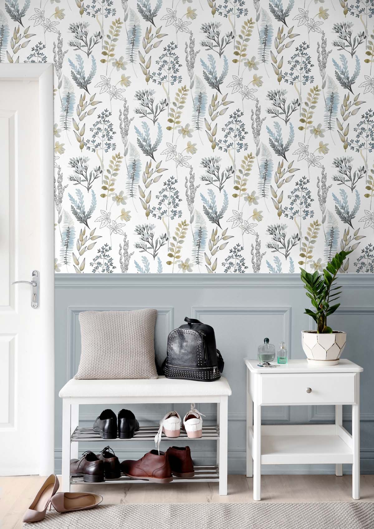 Seabrook Designs Wild Garden Glacier Blue & Matte Brass Wallpaper NW45404