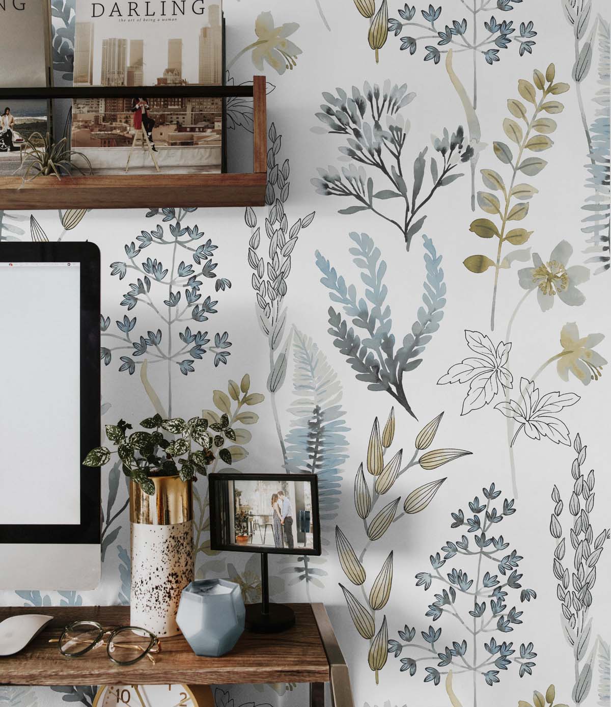 Seabrook Designs Wild Garden Glacier Blue & Matte Brass Wallpaper NW45404