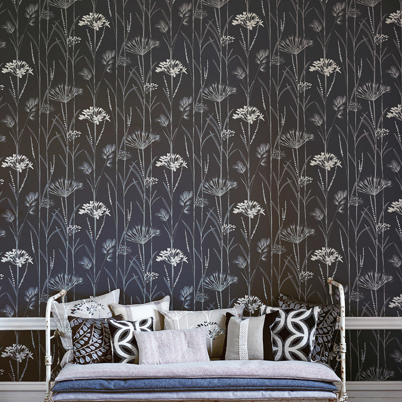 Harlequin Gardinum Charcoal/Flint/Gilver 110556 Wallpaper HPOW110556